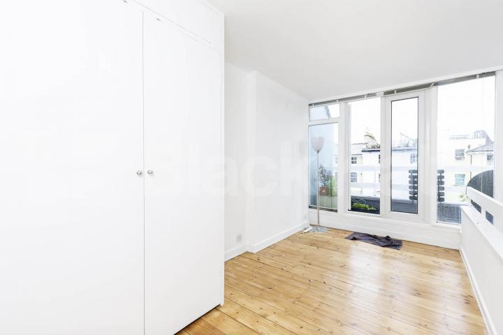 Stunning modern one bed with terrace and lovely views over Primrose Hill  Regents Park Road, Primrose Hill / Regents Park